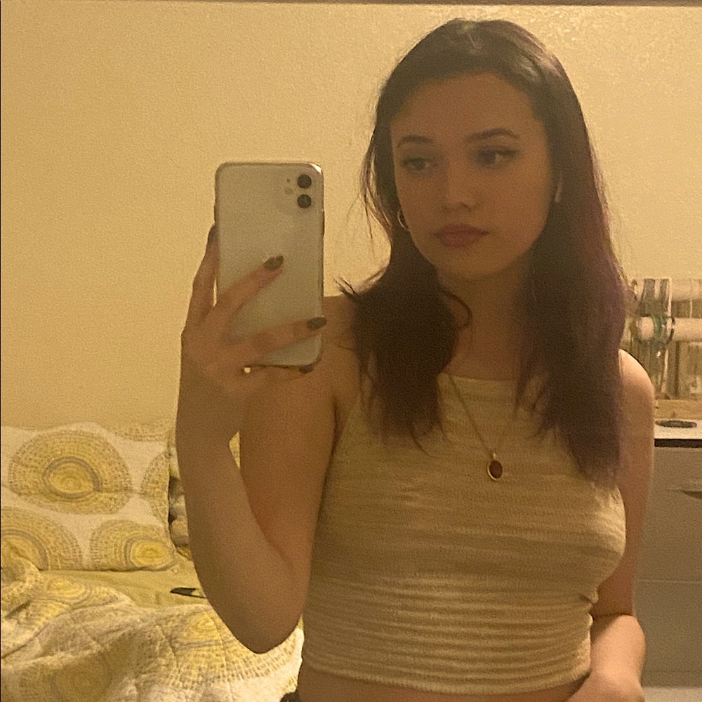 Meet your Posher, Julyssa